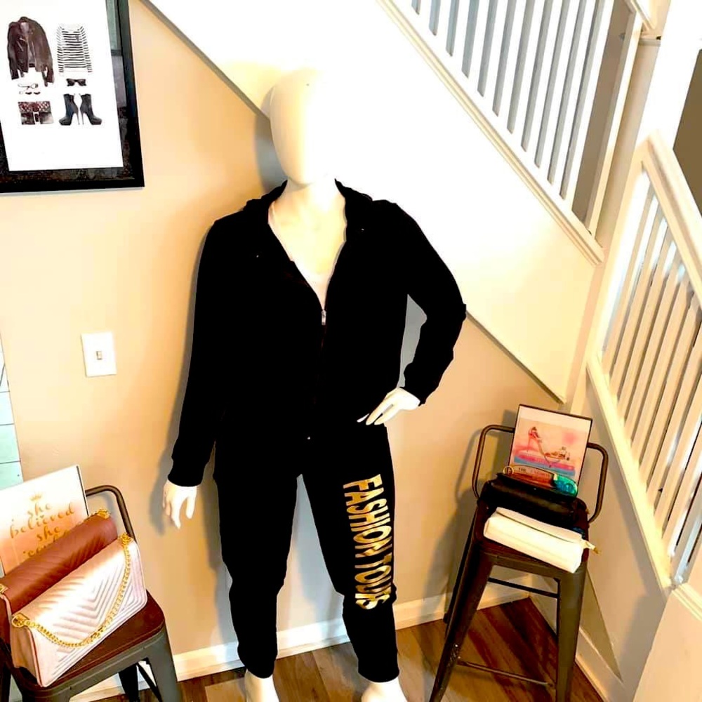 These joggers comes in sizes 1 x 2 x